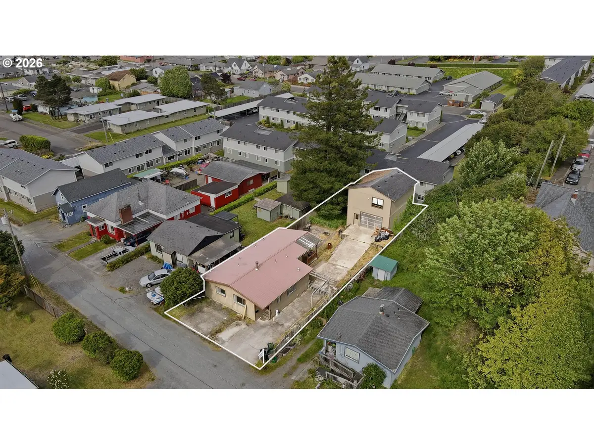 354 S 9th Ct, Coos Bay, OR 97420 - #1