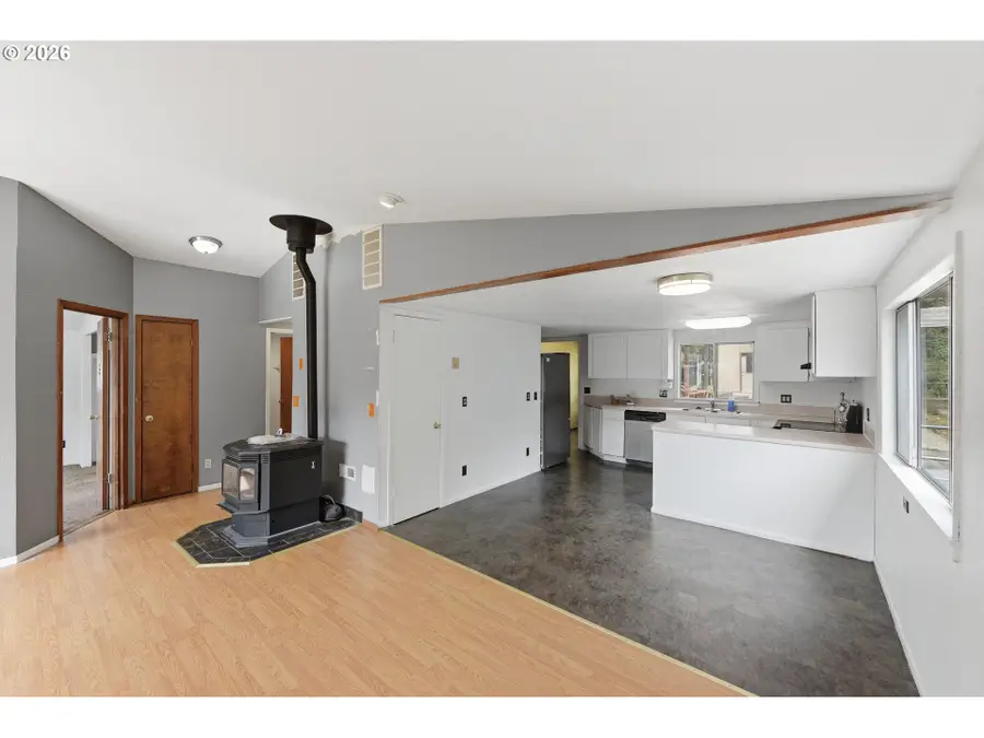 354 S 9th Ct, Coos Bay, OR 97420 - #3