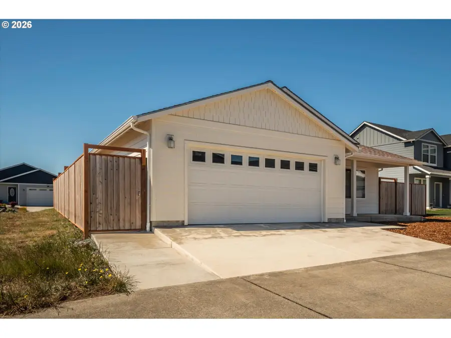 746 Seacrest Dr, Bandon, OR 97411 - #2