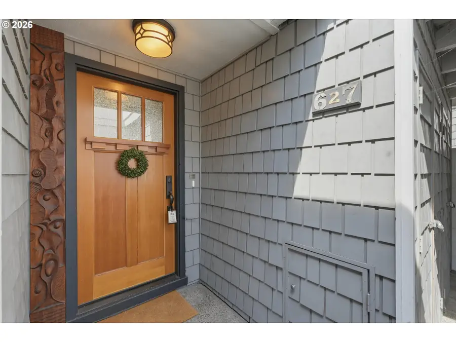 627 N Tomahawk Island Dr, Portland, OR 97217 - #2