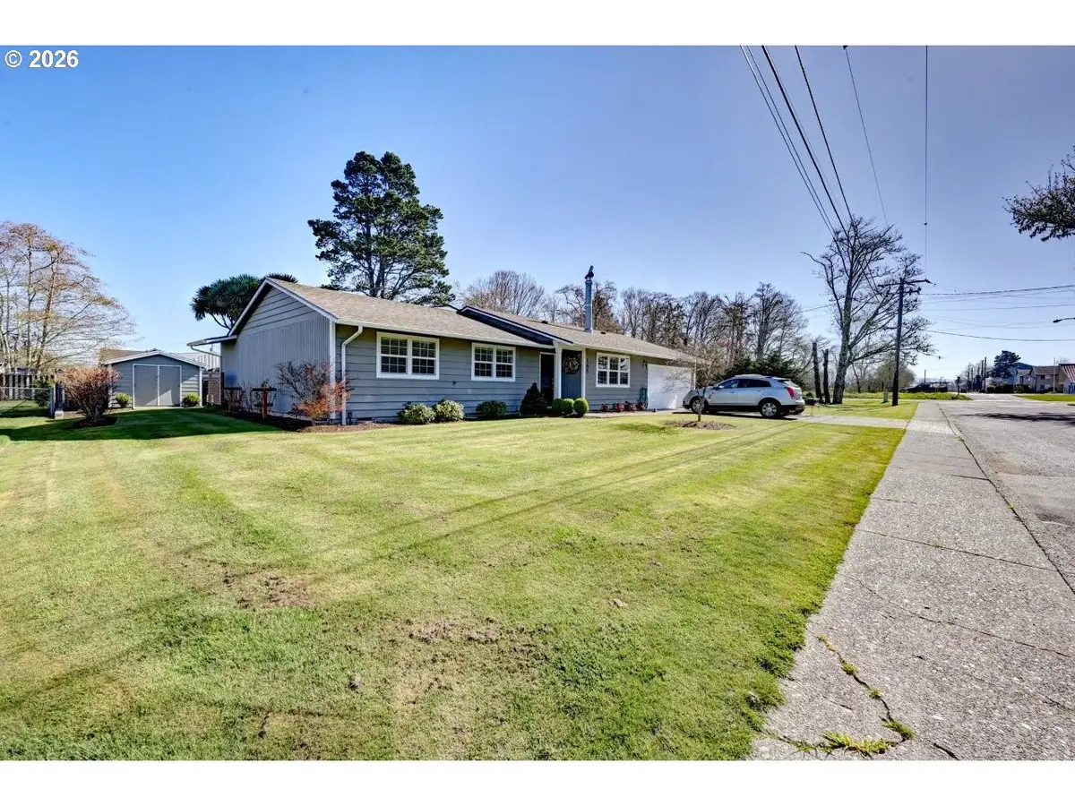 165 NW 1st St, Warrenton, OR 97146 - #1