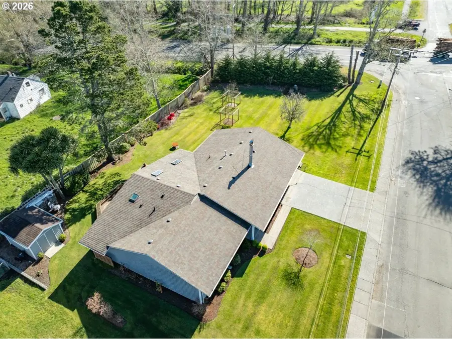 165 NW 1st St, Warrenton, OR 97146 - #2