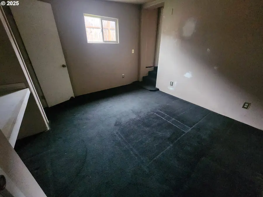 1337 NE Freemont Ave, Roseburg, OR 97470 - Image #2