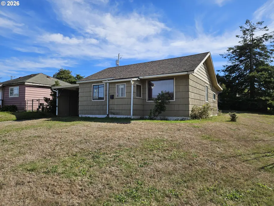 805 Pacific Ave, Coos Bay, OR 97420 - #3