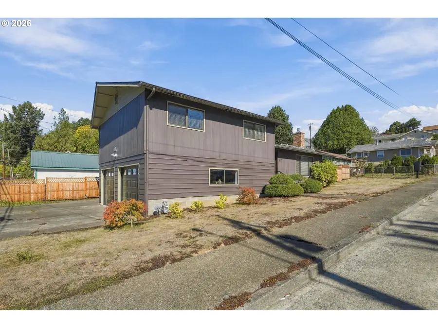 1005 Maple St, Myrtle Point, OR 97458 - #2