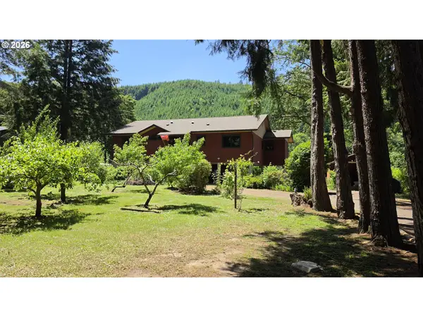 203 Burchard Dr, Scottsburg, OR 97473