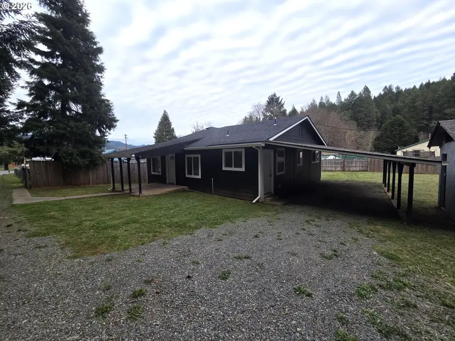 148 Montgomery Ave, Glendale, OR 97442 - #2