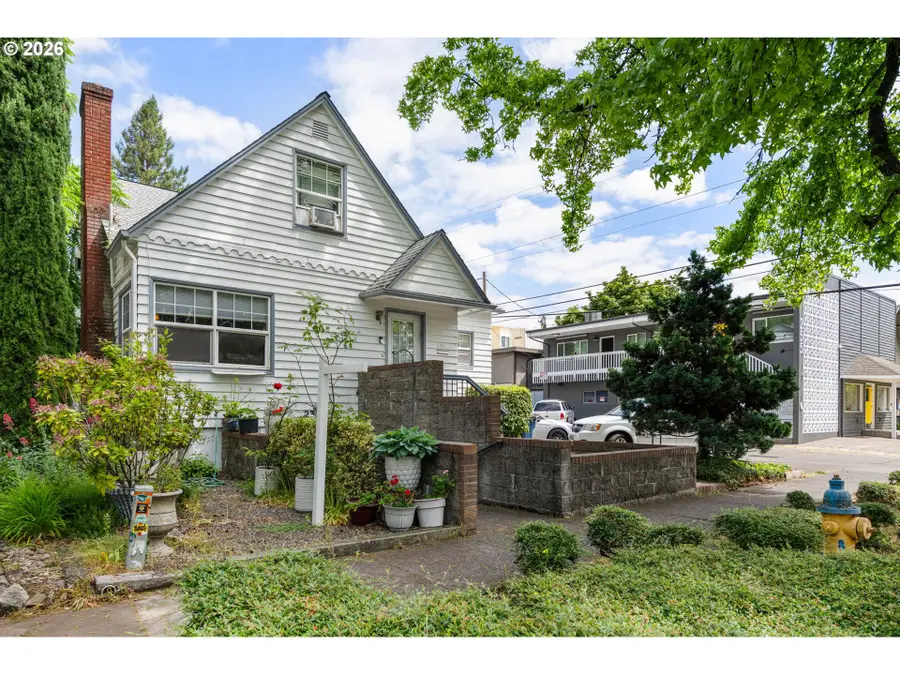 239 E 14th Ave, Eugene, OR 97401 - #2