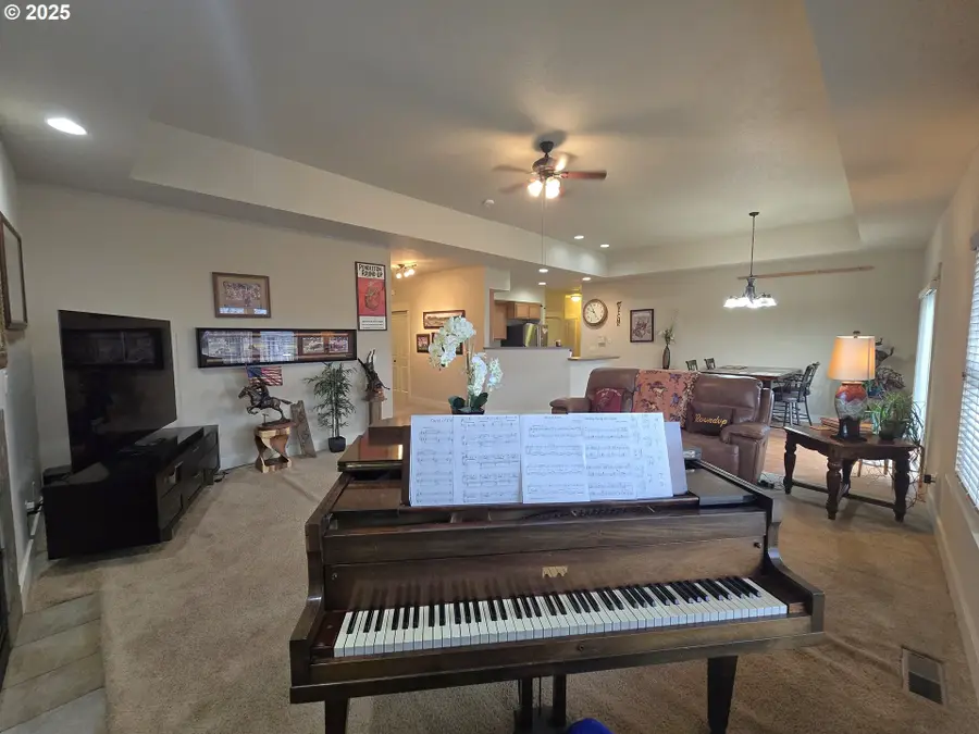 2248 NW Overlook Dr, Hermiston, OR 97838 - Image #2