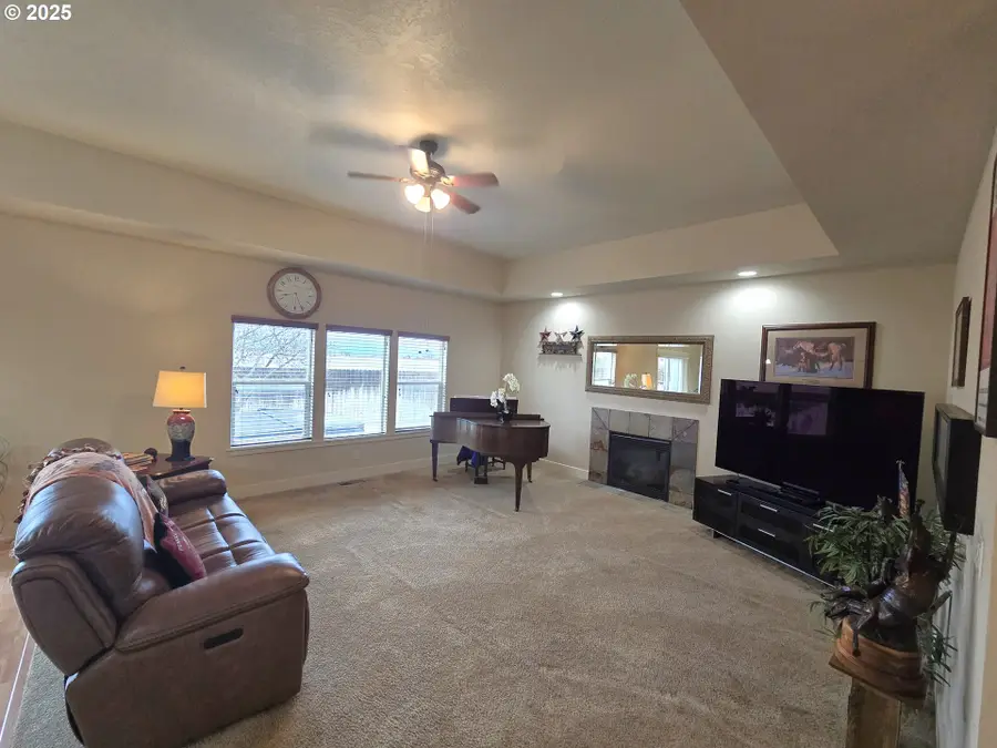 2248 NW Overlook Dr, Hermiston, OR 97838 - Image #3