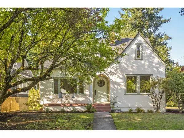 3037 NE Skidmore St, Portland, OR 97211