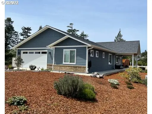 88051 Lake Point Dr, Florence, OR 97439