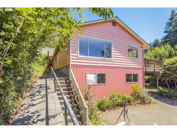 1077 F St, CoosBay, OR 97420