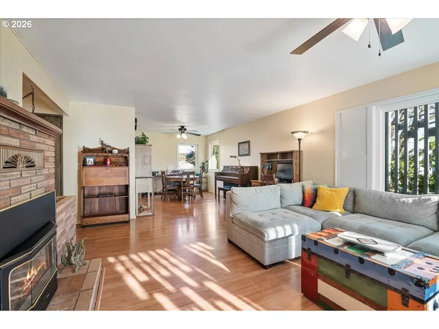 760 SE Birch St, Sweet Home, OR 97386 - Image #3