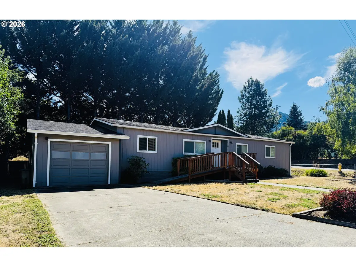 107 Gaddis Ln, Glendale, OR 97442 - #1