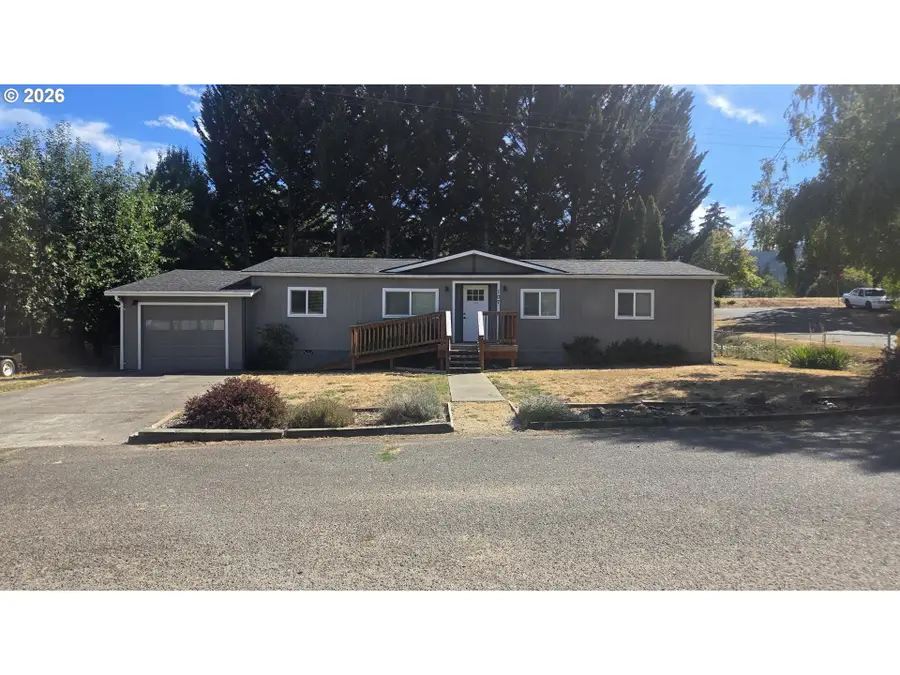 107 Gaddis Ln, Glendale, OR 97442 - #2