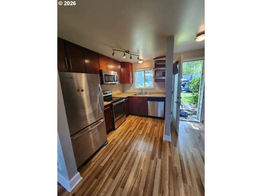 1706 Avalon Way #B6, Hood River, OR 97031 - #2
