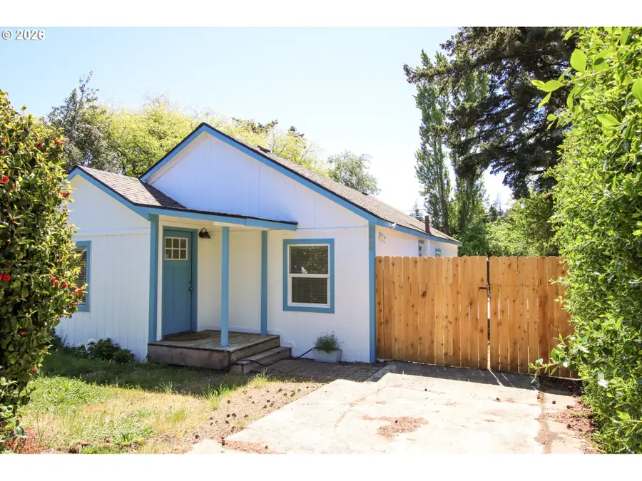1860 30th St, Florence, OR 97439 - #2