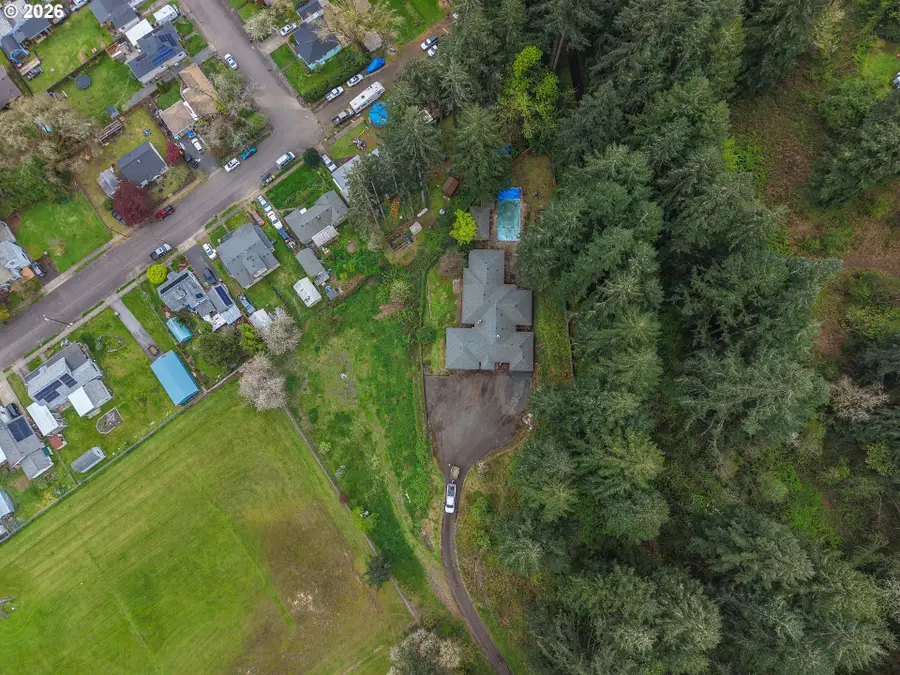 203 5th Ave, Sweet Home, OR 97386 - #2