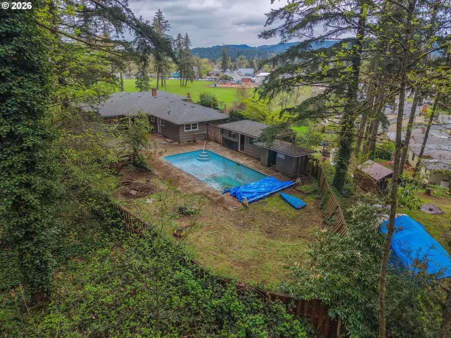 203 5th Ave, Sweet Home, OR 97386 - #3