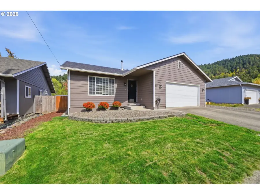 450 Moreland Ave, Drain, OR 97435 - #3