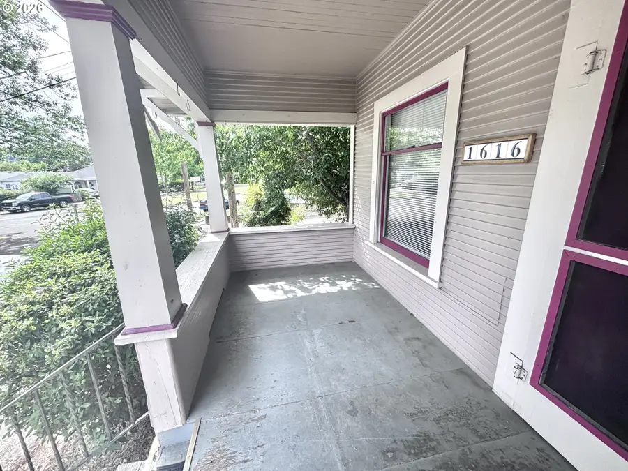 1616 NE Commercial Ave, Roseburg, OR 97470 - #2