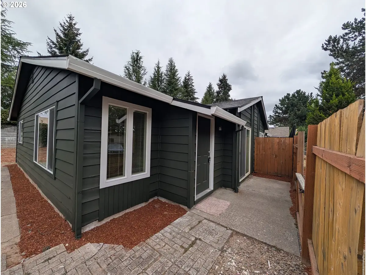 2027 SE River Rd, Hillsboro, OR 97123 - #1