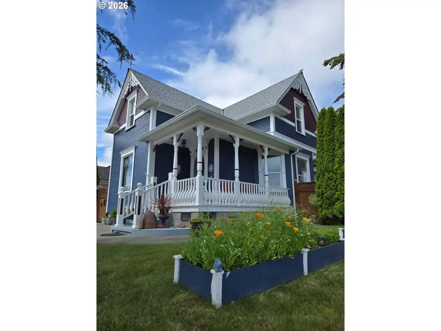 2206 Marion St, North Bend, OR 97459 - #3