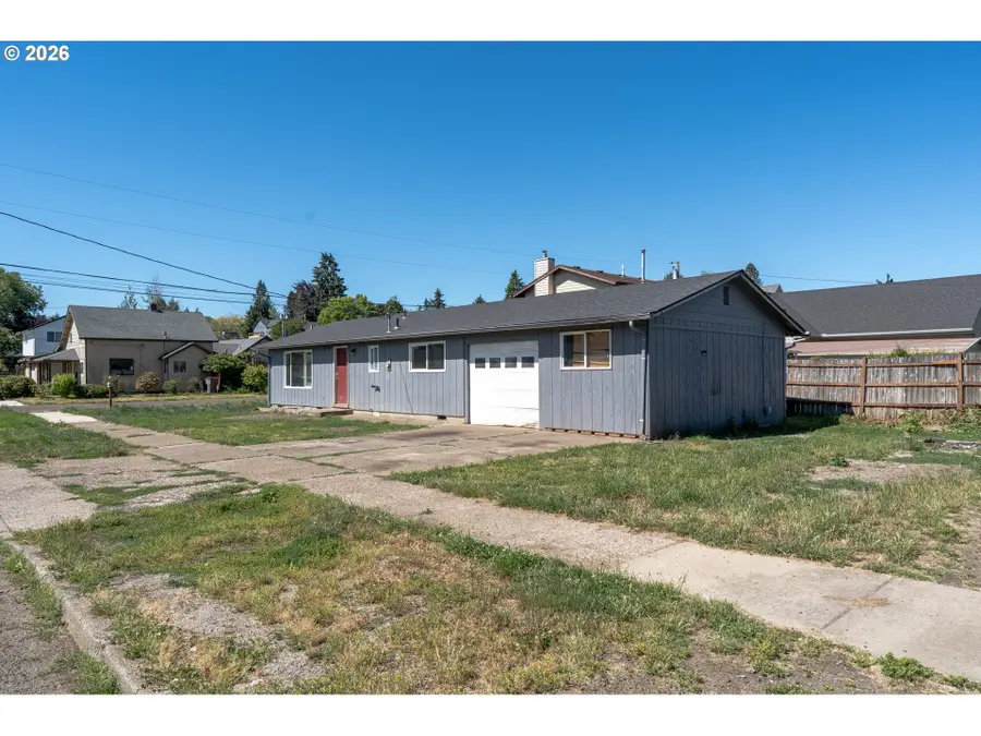 544 SW 1st St, Sheridan, OR 97378 - #3