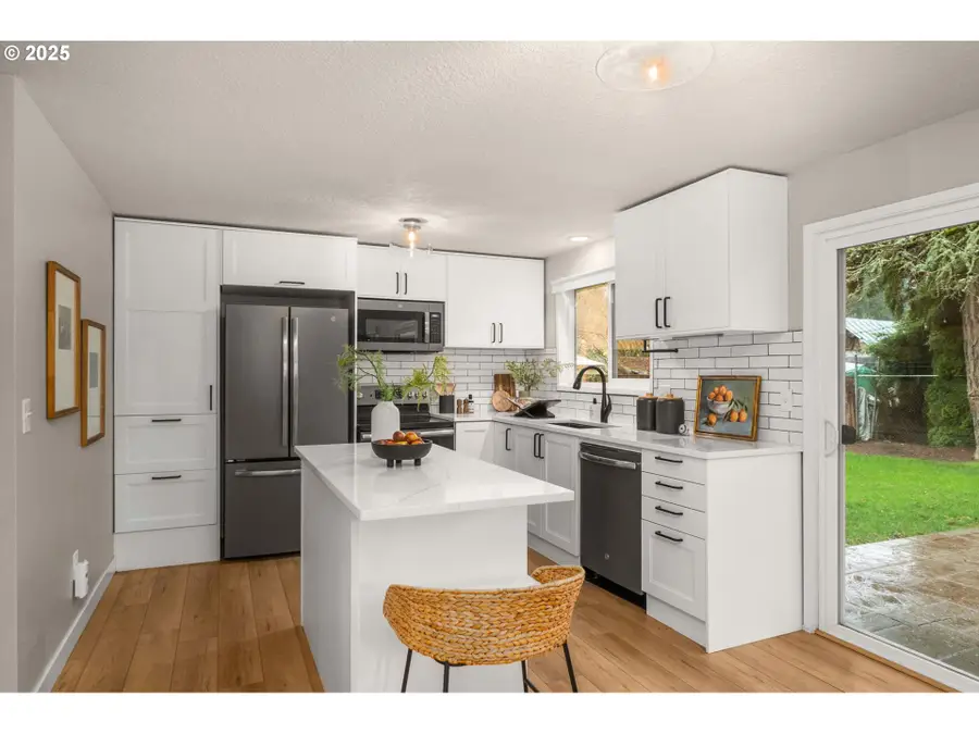 3958 NE Laura St, Hillsboro, OR 97124 - Image #2