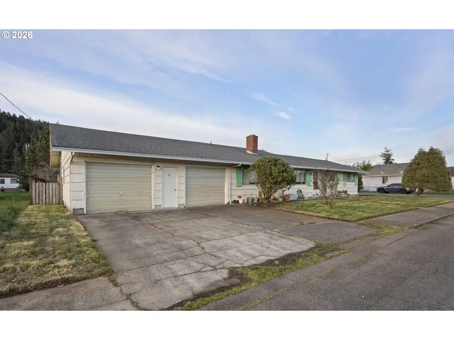 1309 Hawthorne Ave, Reedsport, OR 97467 - #3