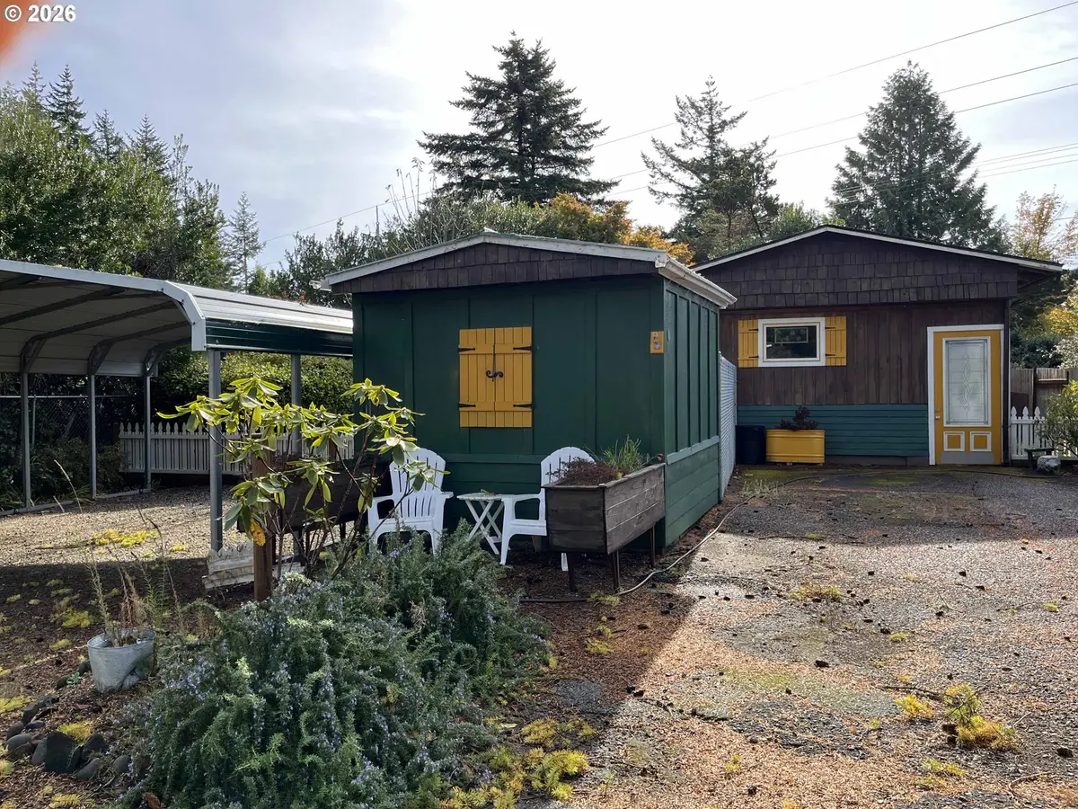 154 Outer Dr, Florence, OR 97439 - #1