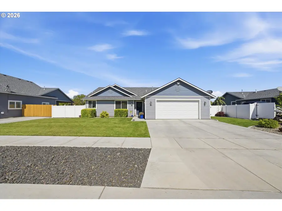 384 SW Cottonwood Dr, Hermiston, OR 97838 - #2