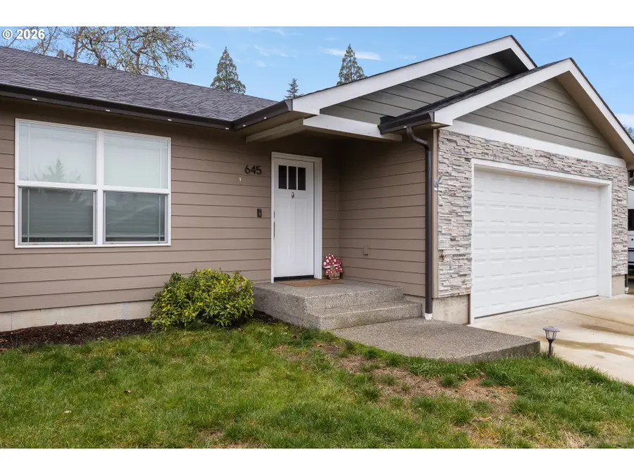 645 SE Garden Way Dr, Winston, OR 97496 - Image #3