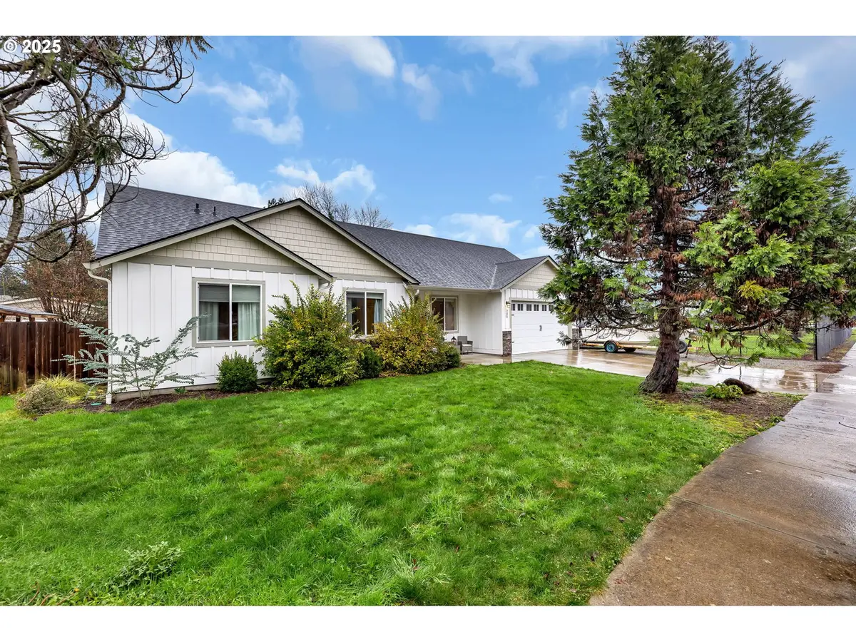205 S Hubbard Ave, Yacolt, WA 98675 - Image #1