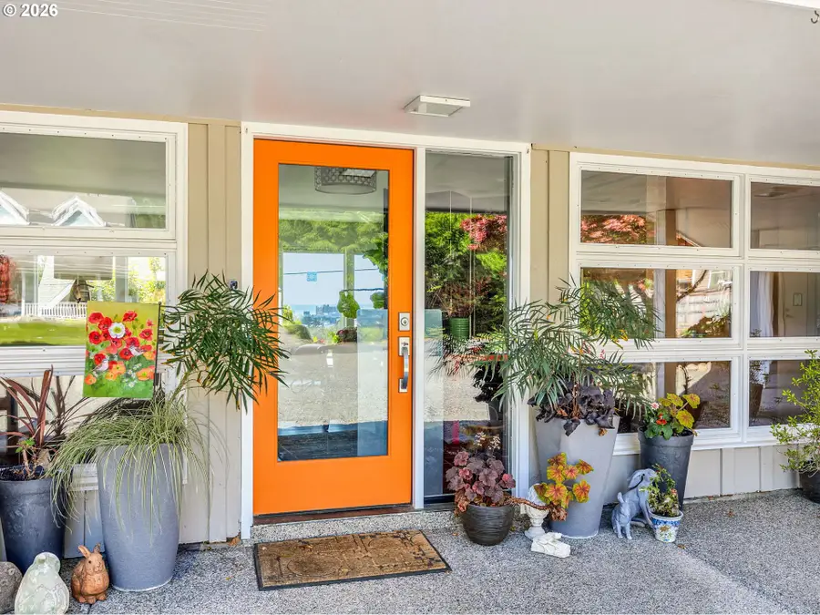 361 Hilltop Dr, Seaside, OR 97138 - #3