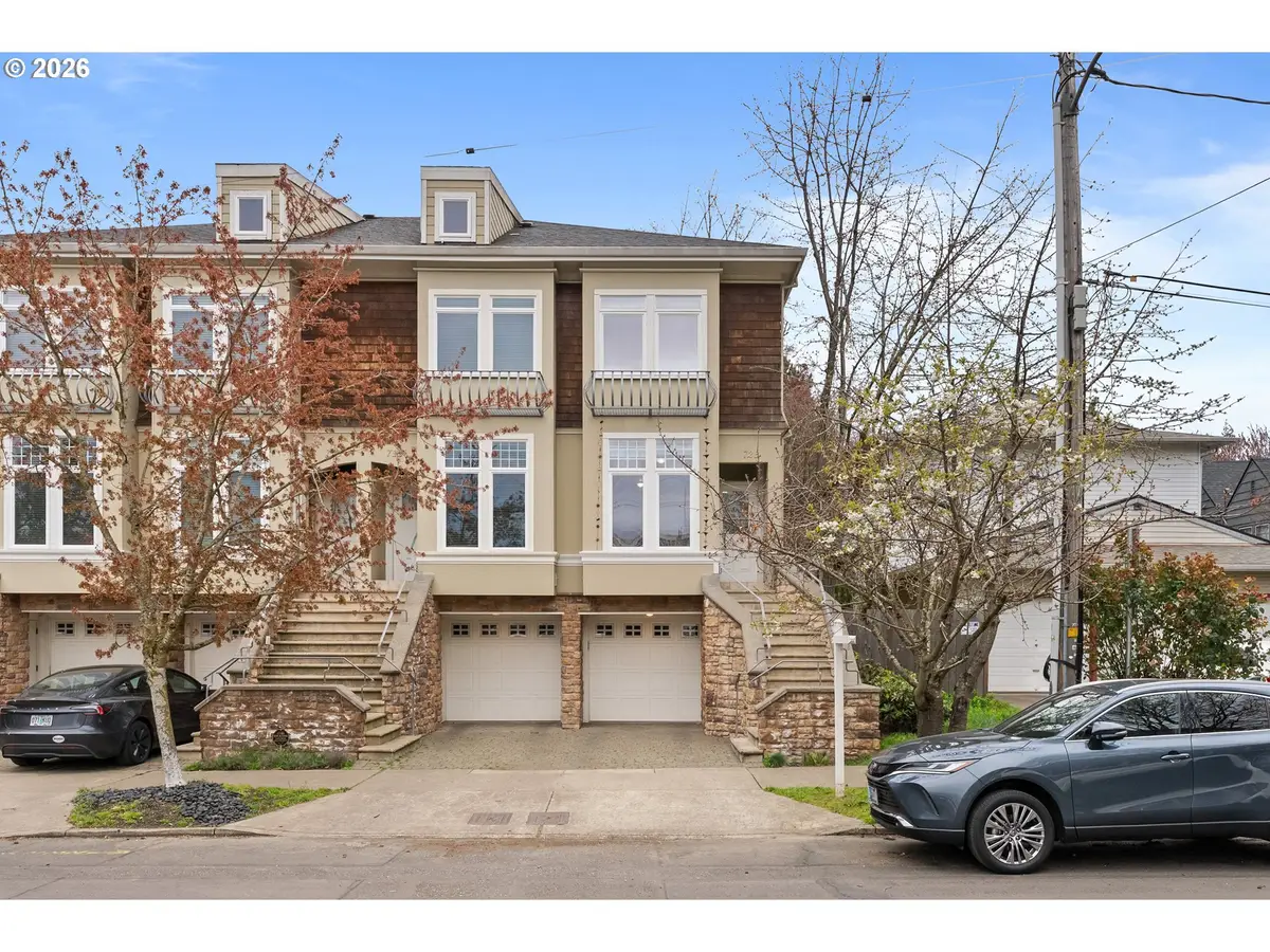723 NE Tillamook St, Portland, OR 97212 - #1