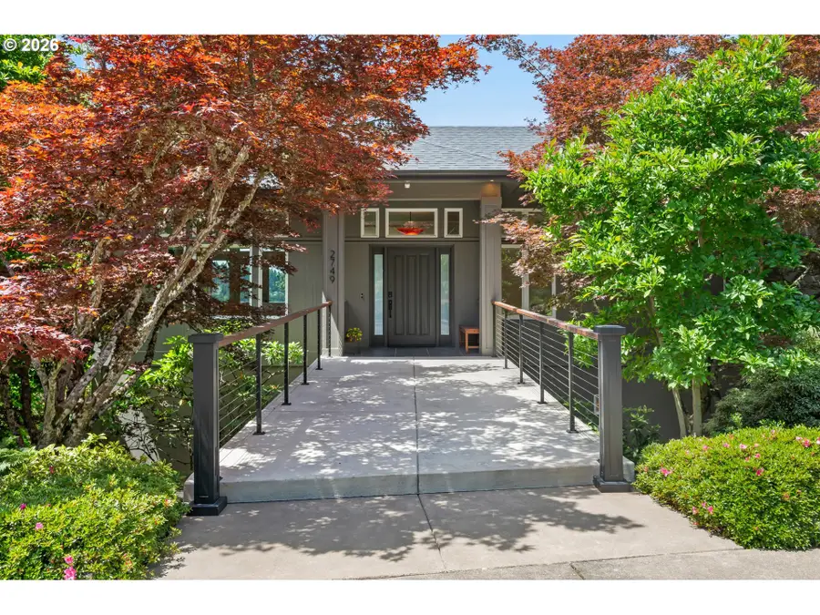 2749 Suncrest Ave, Eugene, OR 97405 - #2