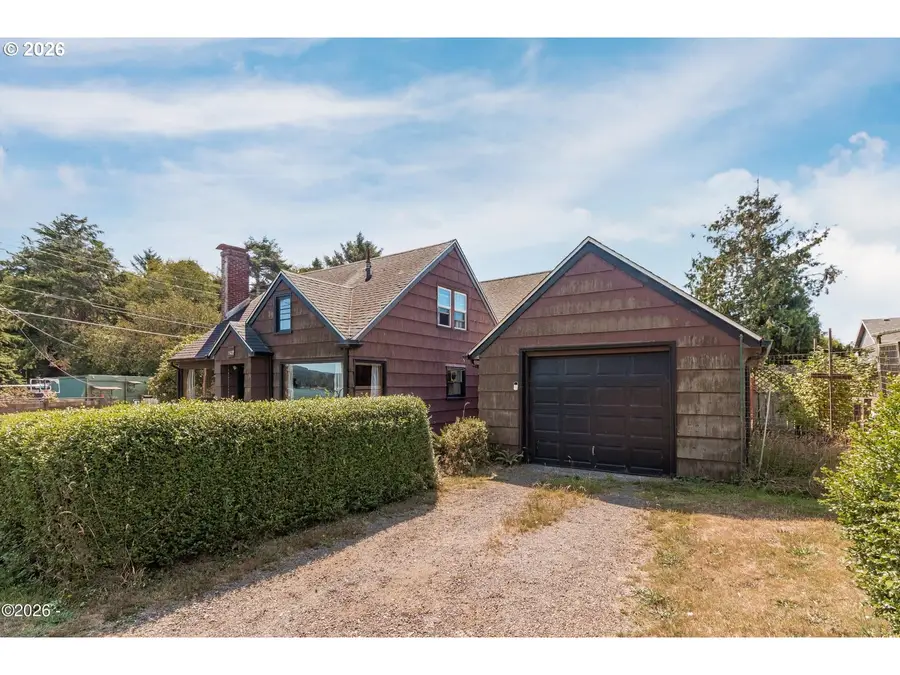 1822 SE 2nd St, Lincoln City, OR 97367 - #2