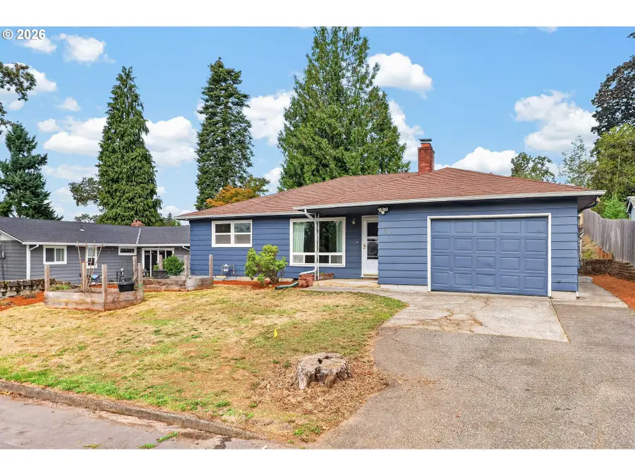 730 E Clarendon St, Gladstone, OR 97027 - #2