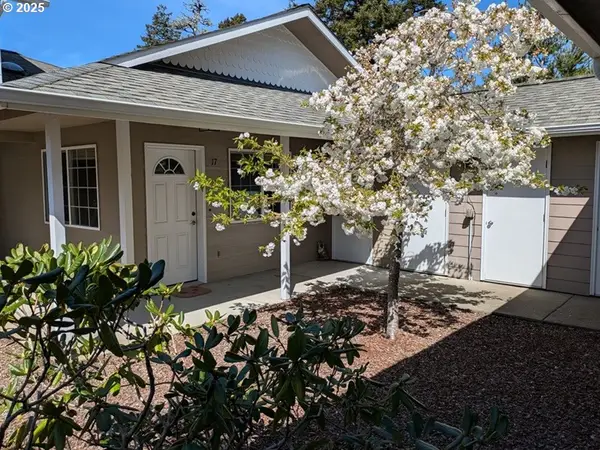 1150 Hemlock St E #17, Florence, OR 97439