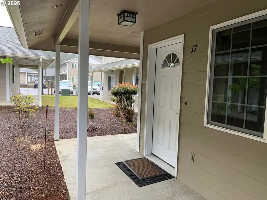 1150 Hemlock St E #17, Florence, OR 97439 - Image #2