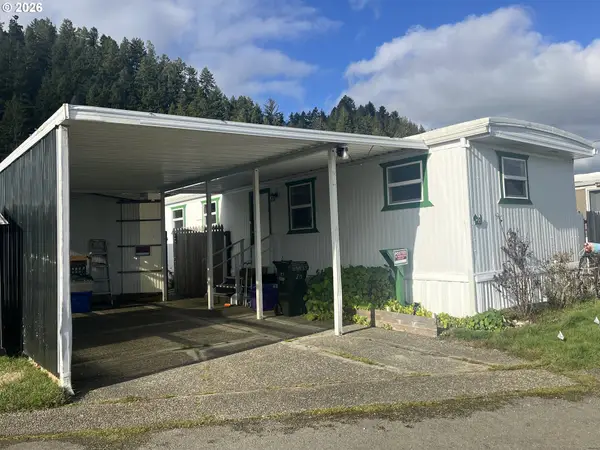 1413 Hawthorne Ave #20, Reedsport, OR 97467