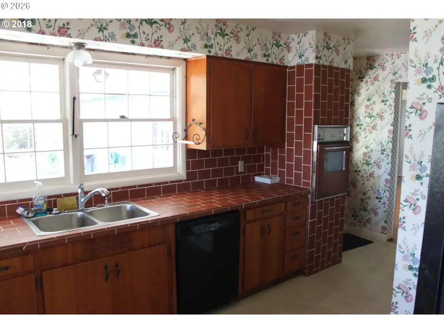 800 Park St, Baker City, OR 97814 - #2