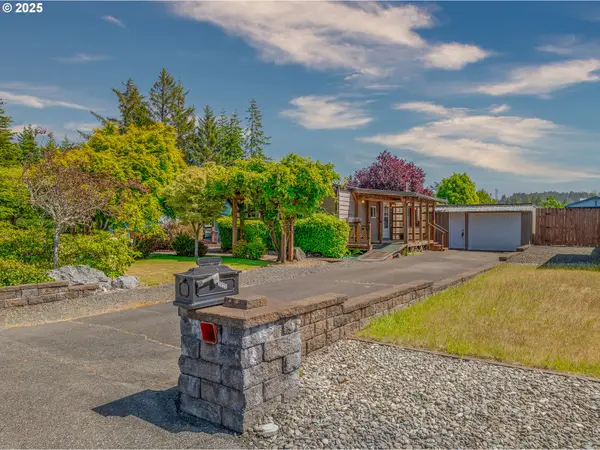 2925 Knott Ter, CoosBay, OR 97420