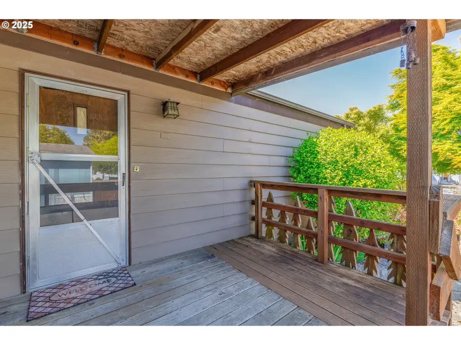 2925 Knott Ter, Coos Bay, OR 97420 - #3