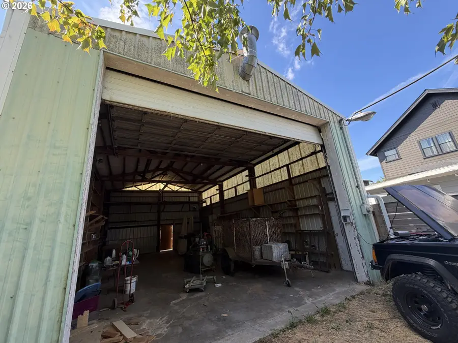 1502 Wi Se 84th Ave, Portland, OR 97216 - #3