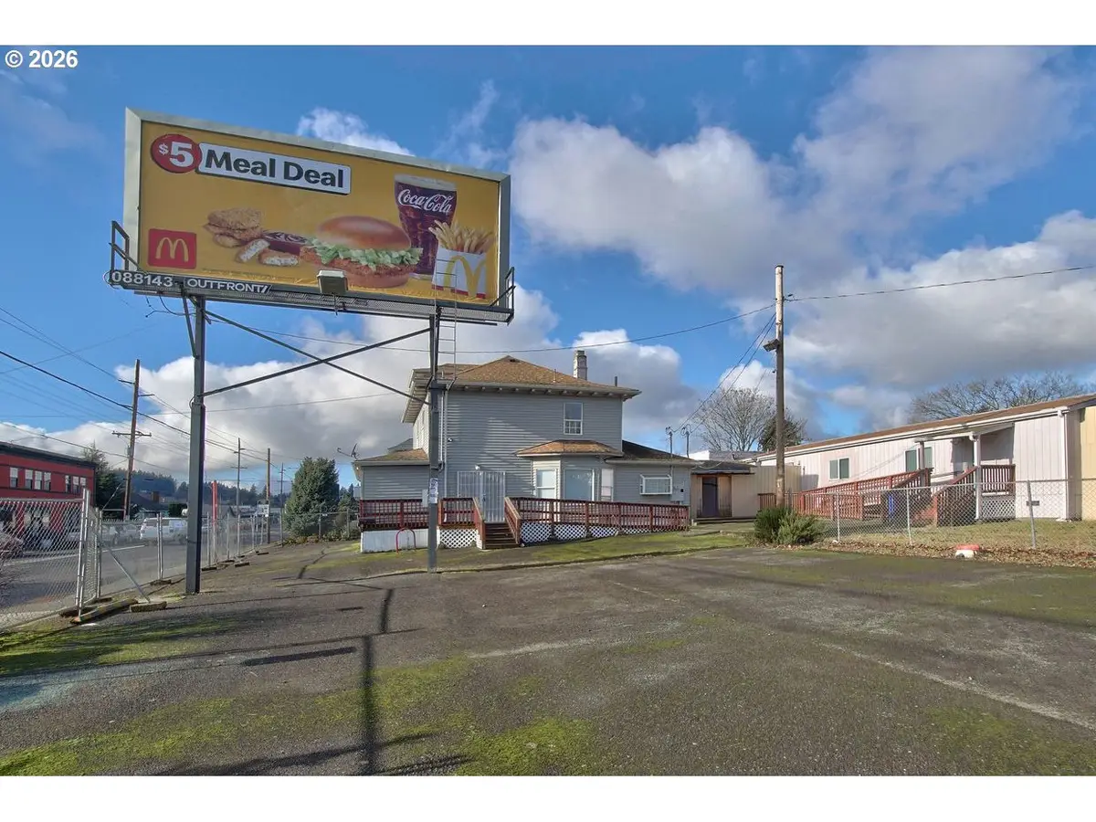 8523 SE Stark St, Portland, OR 97216 - Image #1