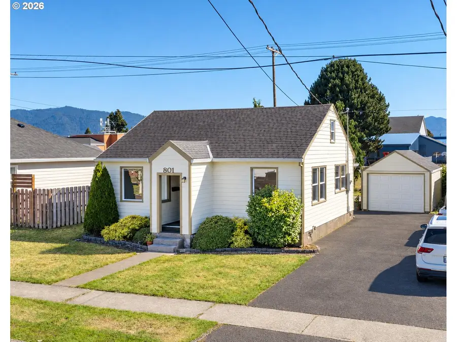 801 Manor Pl, Tillamook, OR 97141 - #2