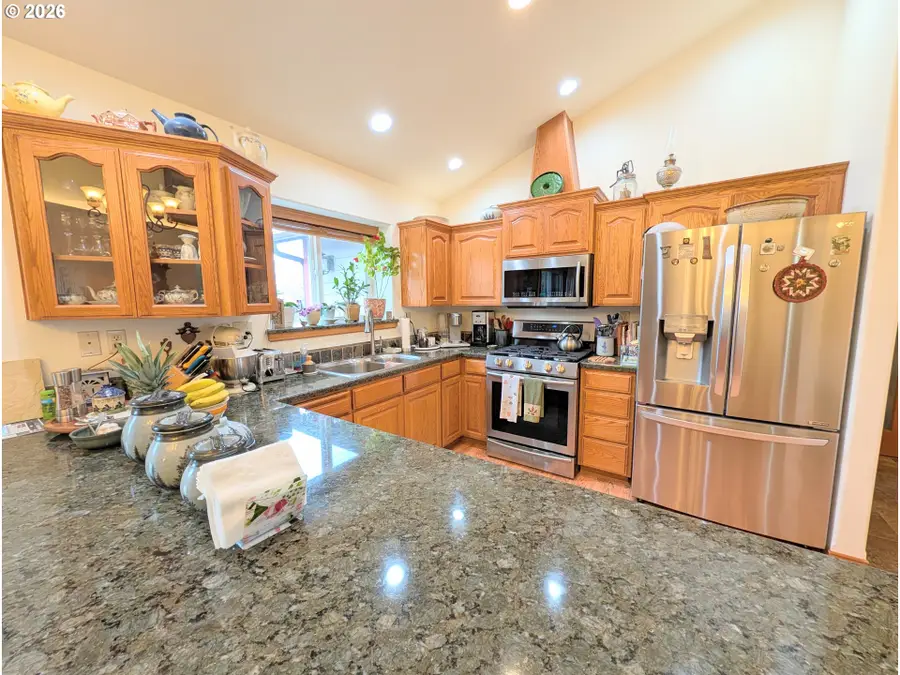 10503 Emily Dr, Island City, OR 97850 - #3